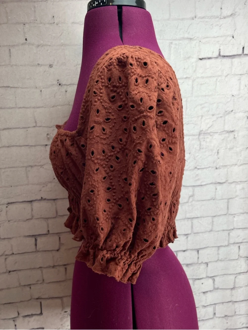 Urban outfitters size medium brown eyelet lace  crop top - Picture 3 of 6